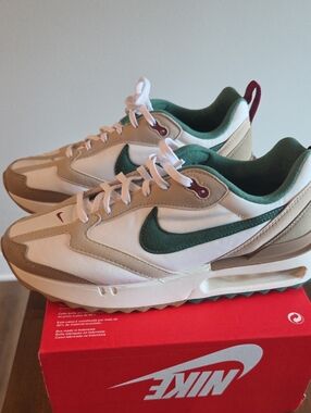 Nike Women’s Low-Top Sneakers in White, Beige & Green with Maroon Heel Tab